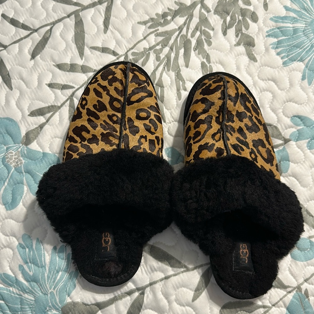 Uggs slippers - very good used condition. Size 9